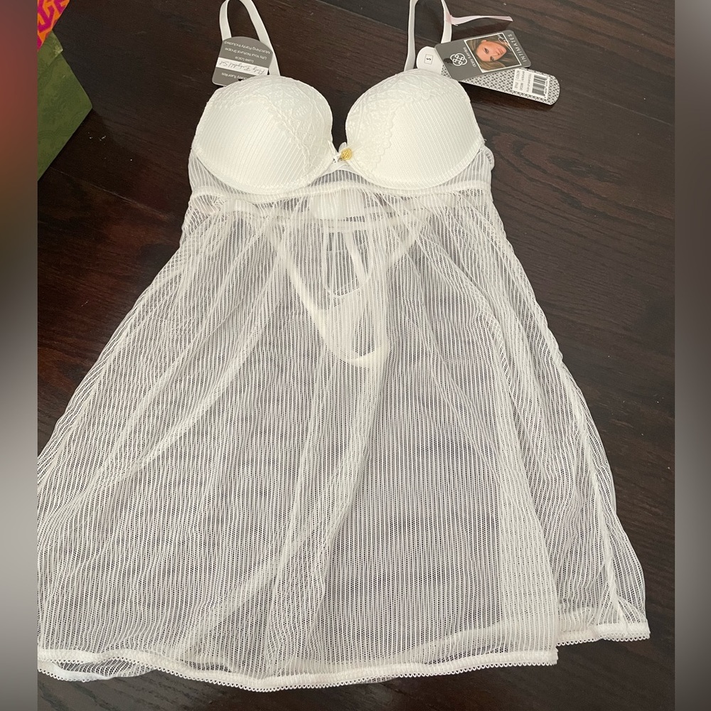 Daisy Fuentes baby doll set